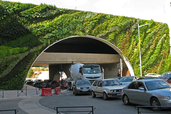 道路景观提升桥体植物墙
